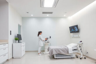 Innovatív rázkódáscsökkentés: Az ultrahangos kezelés szerepe a Parkinson-kór kezelésében Madridban