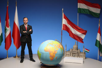 Szijjártó Péter: Hogyan képviseljük hatékonyan a magyar érdeket a nemzetközi porondon?