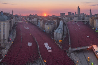 Hadházyék újra úton – Tüntetők zárják le az Erzsébet hidat, hogy hallassák hangjukat